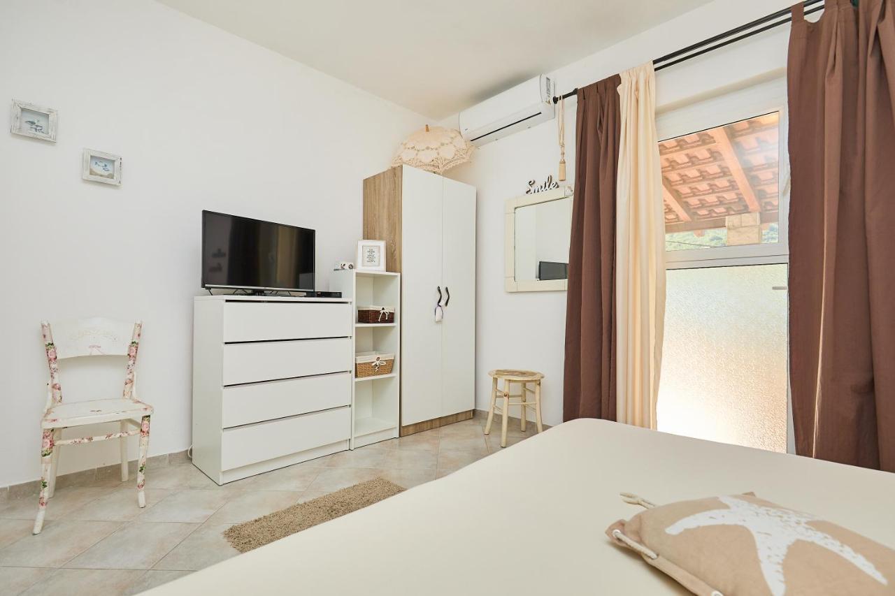 Studio Dolores-Apartment By The Sea Maranovići المظهر الخارجي الصورة